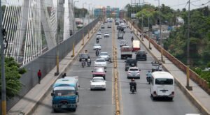 Prohíben vehículos pesados por puente de la 17