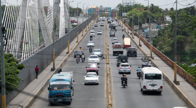 Prohíben vehículos pesados por puente de la 17
