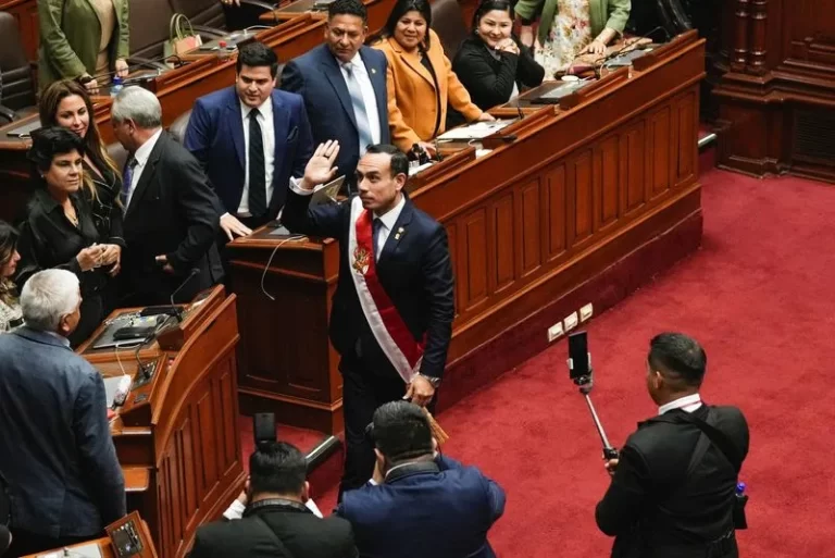 El Congreso de Perú destituye al presidente José Jerí tras aprobar moción de censura