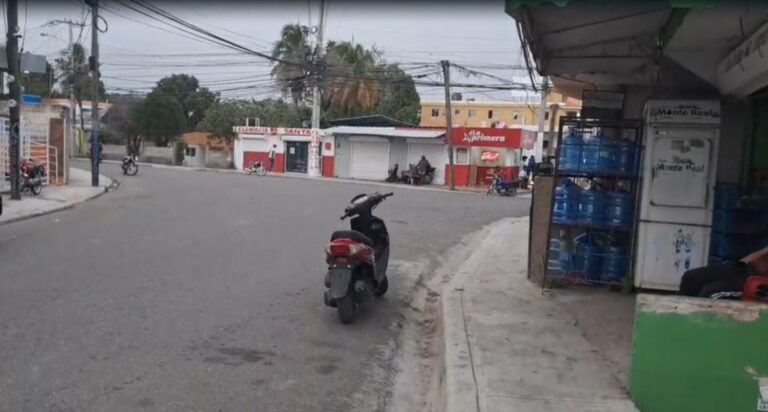 Protestan por falta de agua potable en la factoría, San Cristóbal