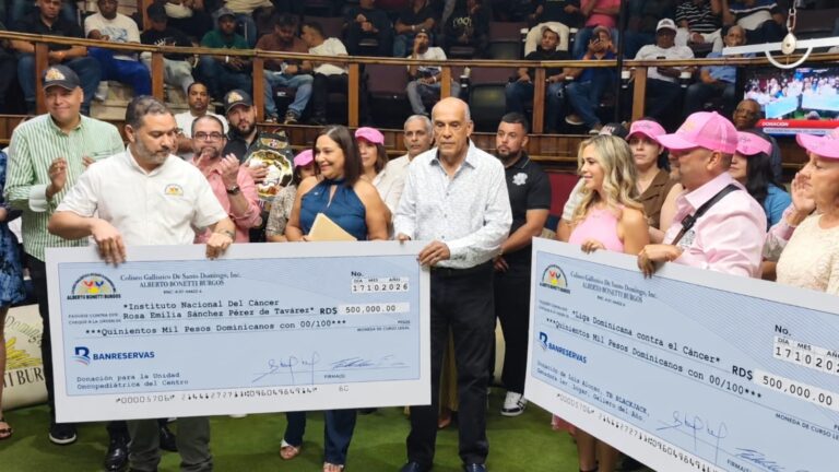 Coliseo Gallistico de Santo Domingo dona un millón de pesos para apoyar a pacientes con cáncer